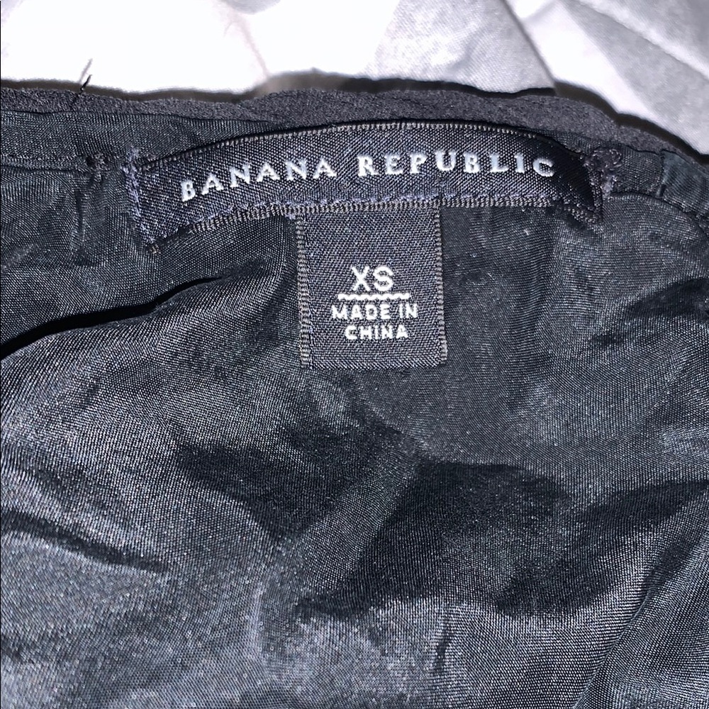 Banana Republic XS 100% Silk Black Camisole Top A-Line silhouette - Picture 4 of 6